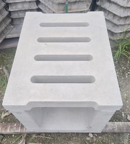 水泥雨水篦子圖片，水泥雨水篦子高清圖片，水泥雨水篦子成品圖片，水泥雨水口立篦子圖片，四孔水泥雨水篦子圖片